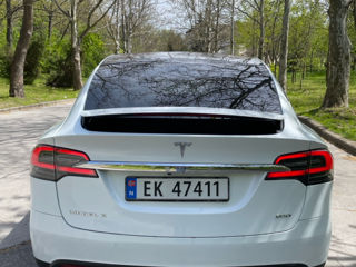 Tesla Model X foto 2