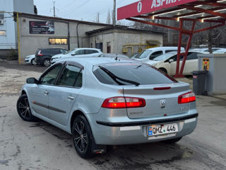 Renault Laguna foto 2