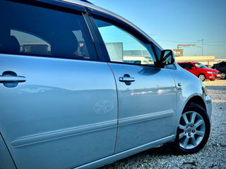 Toyota Avensis Verso foto 5