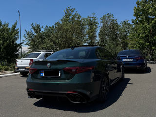 Alfa Romeo Giulia foto 1