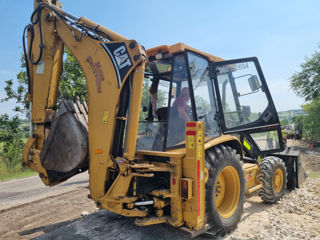 Buldoexcavator caterpillar 428c anul 1999 accept schimb pe apartament. foto 4