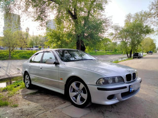 BMW 5 Series foto 1