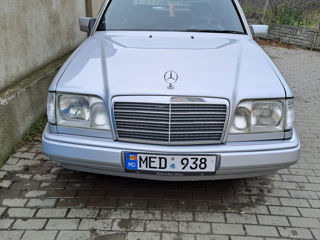 Mercedes E-Class foto 2