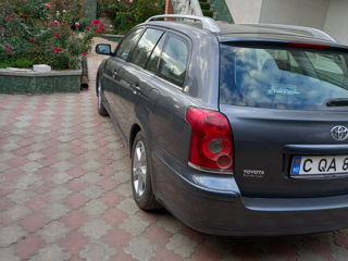 Toyota Avensis foto 4