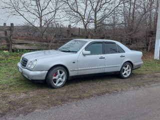 Mercedes E-Class foto 2