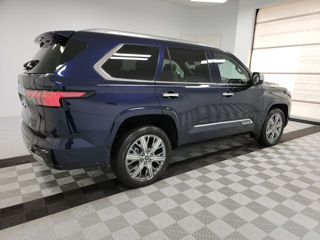 Toyota Sequoia foto 4