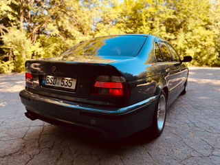 BMW 5 Series foto 1