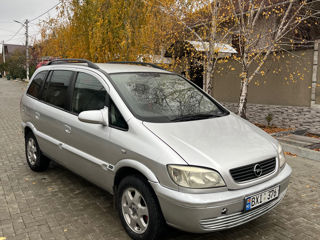 Opel Zafira foto 2