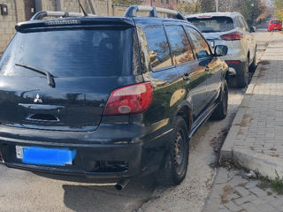 Mitsubishi Outlander foto 2