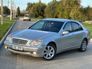 Mercedes C-Class foto 1