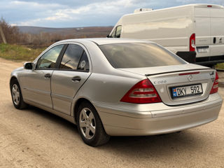 Mercedes C-Class foto 4