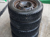 Продам 4 зимние диски с шинами Maxxis 195/65R15 в идиальном состояни срочна!!!