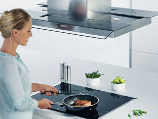 Установка кухонный вытяжки над плитой на кухне алмазное сверления отверстий для вентиляции воздуха foto 6