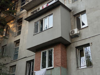 Renovarea și extinderea balcoanelor și loggii. Zidire din gazobloc. Alungirea balconului, demolarea фото 3