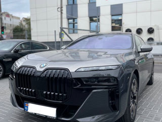 BMW 7 Series foto 1