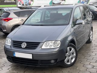 Volkswagen Touran foto 1