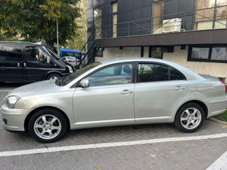 Toyota Avensis foto 2