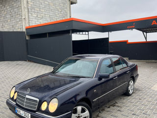 Mercedes E-Class foto 2