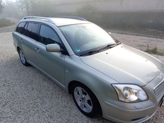 Toyota Avensis foto 2