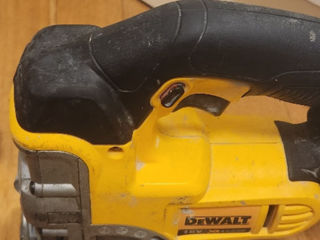 Лобзик аккумуляторный Dewalt DCS331N