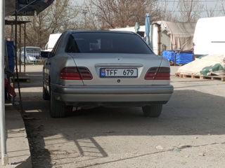 Mercedes E-Class foto 6