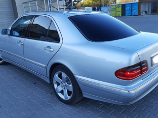 Mercedes E-Class foto 1