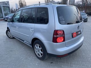 Volkswagen Touran foto 4