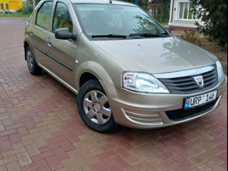 Renault Logan foto 2