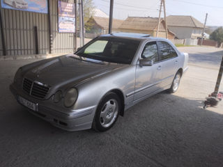 Mercedes E-Class foto 2