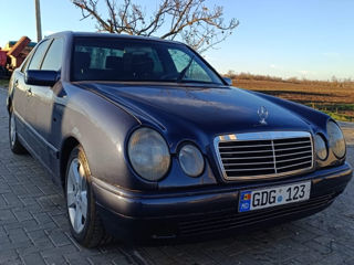 Mercedes E-Class foto 3