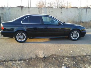 BMW 5 Series foto 2