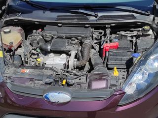 Ford Fiesta 5D фото 9