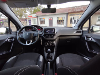 Peugeot 208 foto 6