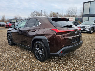 Lexus UX foto 2