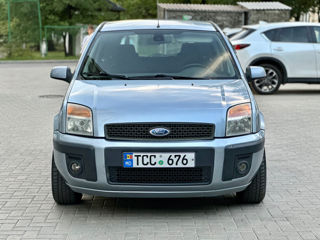 Ford Fusion foto 2