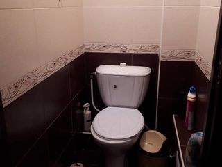 Apartamet 4 odai +subsol+lot de pamint in curte foto 9