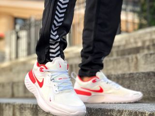 nike react white and red