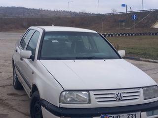 Volkswagen Vento foto 1