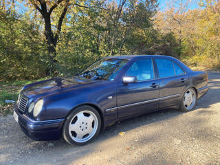 Mercedes E-Class foto 2