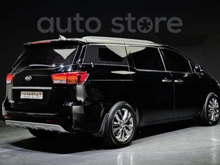 KIA Carnival foto 2