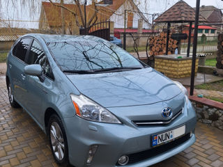 Toyota Prius v foto 5