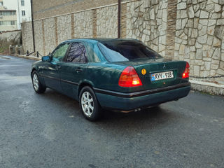 Mercedes C-Class foto 4