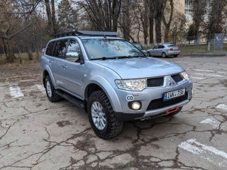 Mitsubishi Pajero Sport foto 3