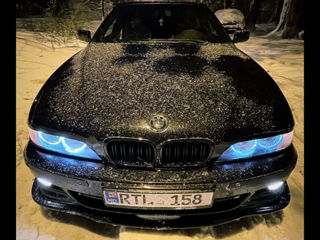 BMW 5 Series foto 1