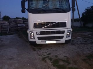 Volvo F440 foto 1