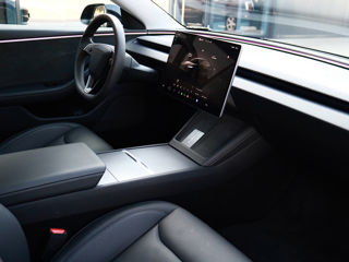 Tesla Model 3 foto 8