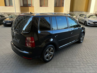 Volkswagen Touran foto 3