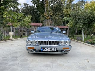 Jaguar XJ foto 2