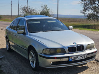 BMW 5 Series foto 1