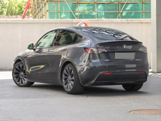 Tesla Model Y foto 3